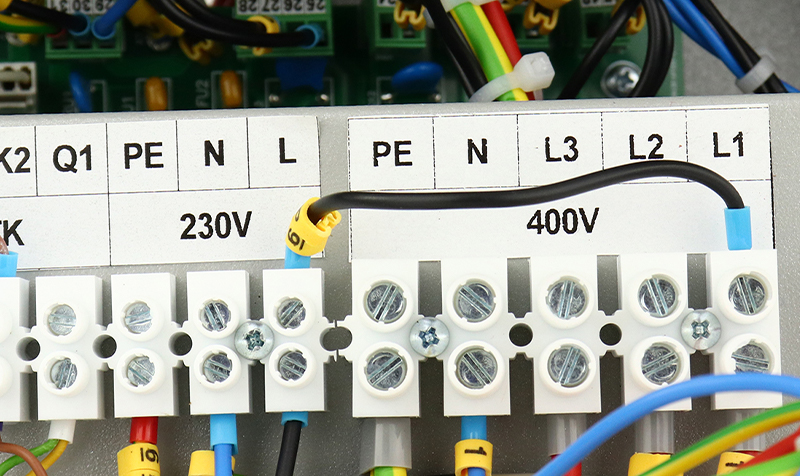 Setările producătorului pentru conectarea cablului sub tensiune în unitatea de control Vents UET-15D